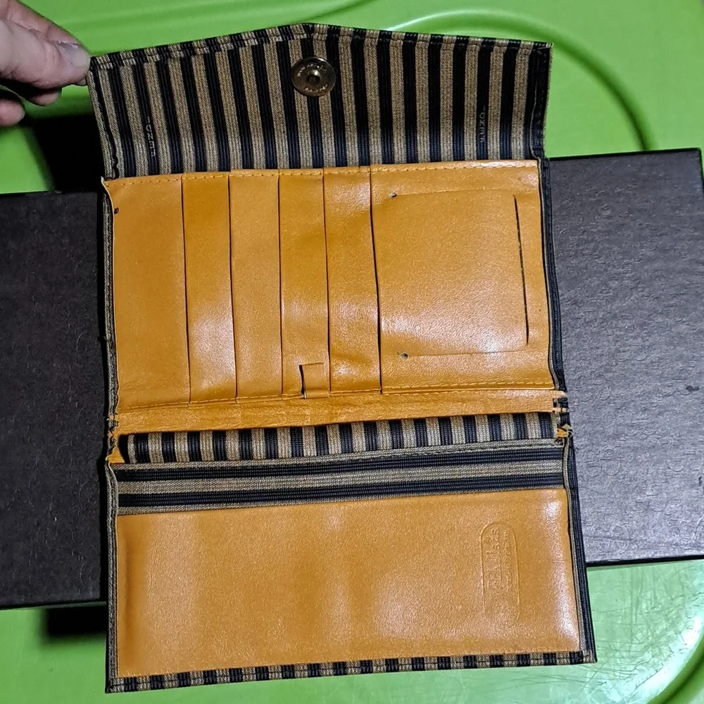 Fendi Wallet - Picture 3 of 7